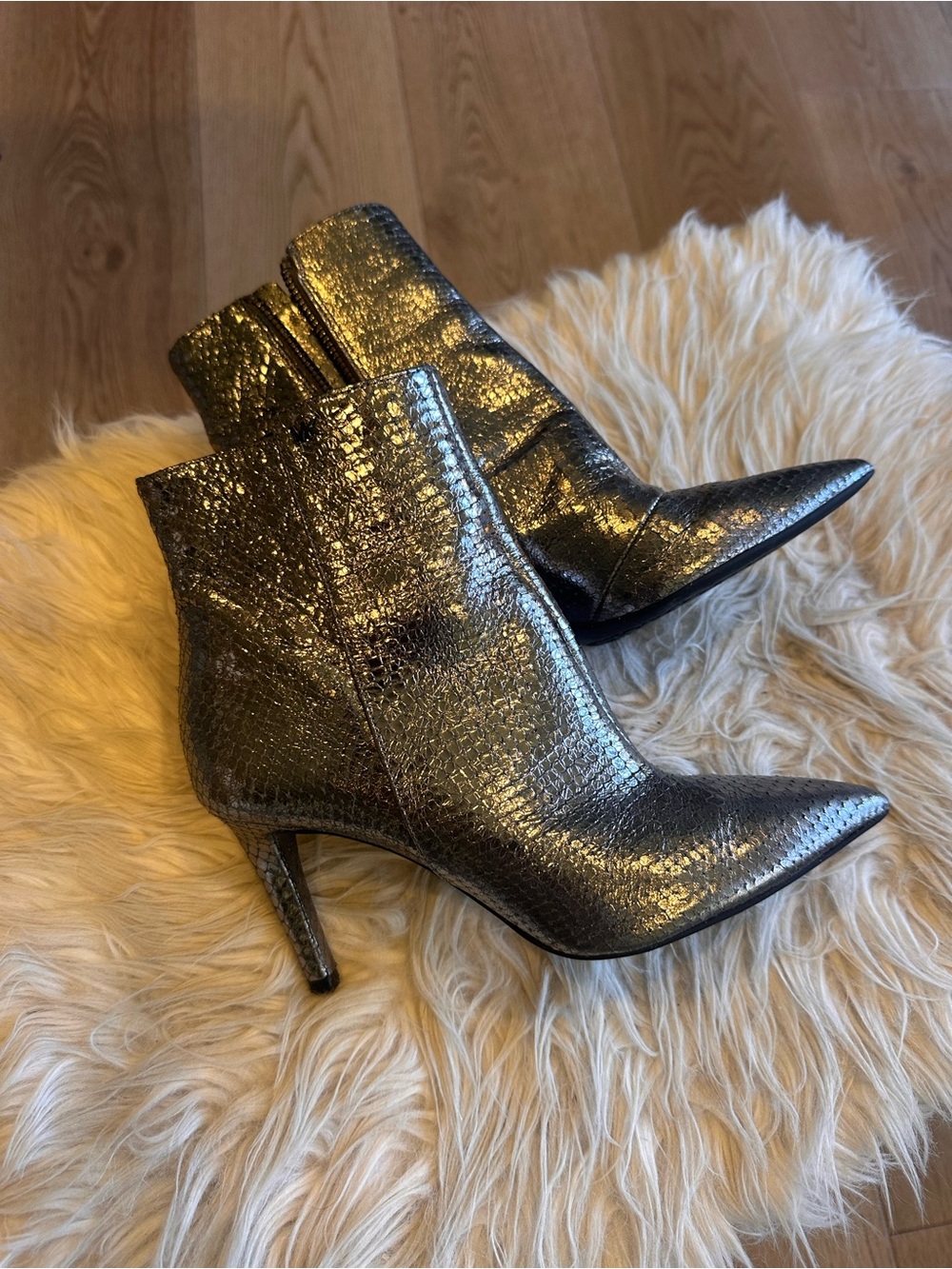 ✨LIKE NEW Michael Kors Dorothy Flex Bootie in Anthracite Metallic  Size 5 ✨ - Picture 3 of 14